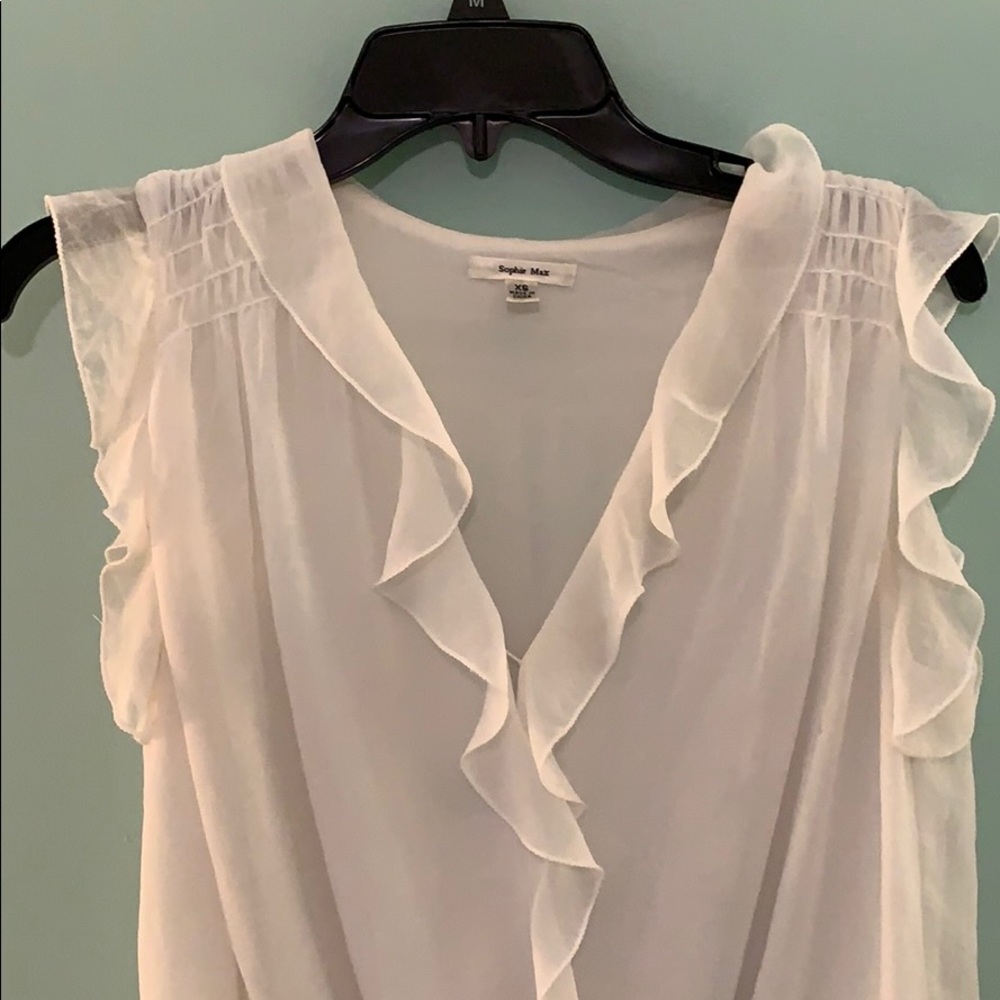 White blouse - Picture 2 of 4
